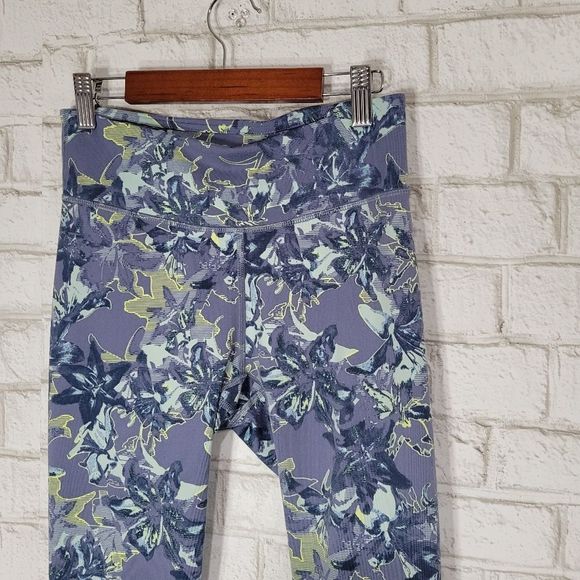 Fabletics printed leggings - Picture 2 of 12